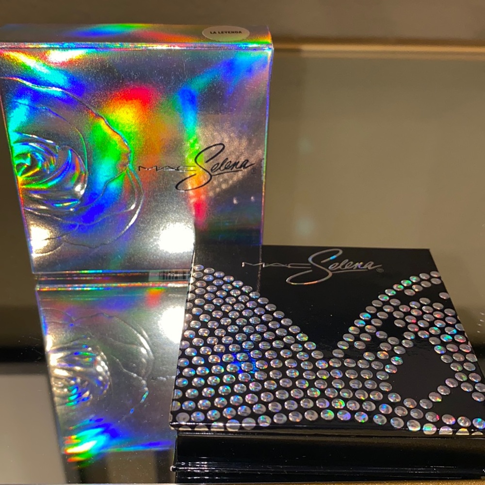Mac x Selena “La Leyenda” Extra Dimension Skinfinish
